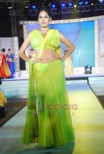 at Glam fashion show by All India Gems and Jewellery Trade Federation in Grand Hyatt, Mumbai on 8th Aug 2011 (49).JPG